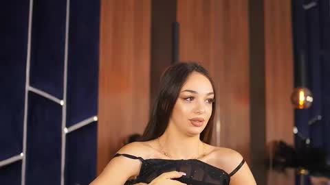 Snapshot of amiraveyl chatting on 12, 9, 2025 Amiraveyl online show from 12, 9, 2025