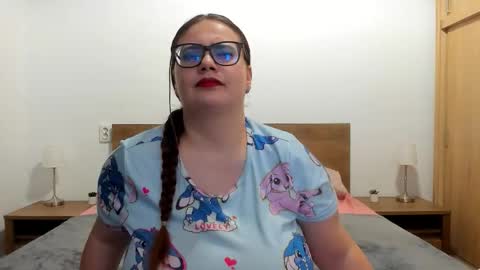 Amira Vyxen online show from 2, 12, 2025