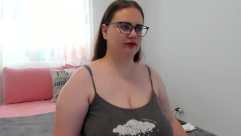 Snapshot of amiravyxen chatting on 19, 6, 2026 Amira Vyxen online show from 19, 6, 2026