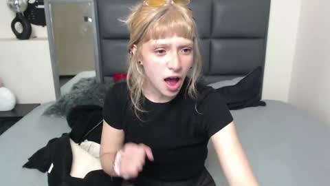 Snapshot of amnesiia_ chatting on 13, 9, 2025 Amnesia online show from 13, 9, 2025