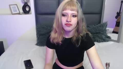 Snapshot of amnesiia_ chatting on 16, 9, 2025 Amnesia online show from 16, 9, 2025