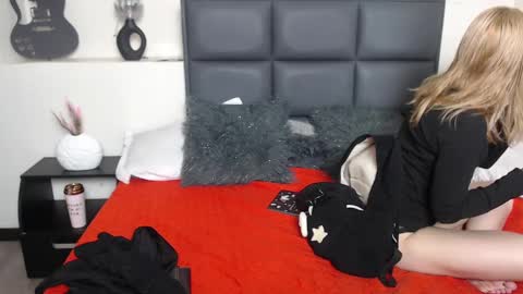 Snapshot of amnesiia_ chatting on 20, 9, 2025 Amnesia online show from 20, 9, 2025