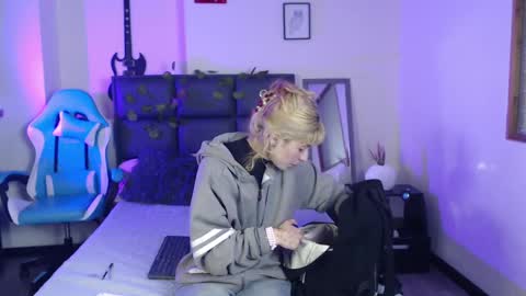 Snapshot of amnesiia_ chatting on 6, 10, 2025 Amnesia online show from 6, 10, 2025