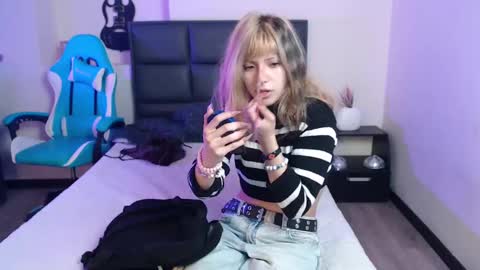 Snapshot of amnesiia_ chatting on 9, 10, 2025 Amnesia online show from 9, 10, 2025