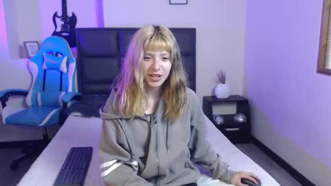 Snapshot of amnesiia_ chatting on 13, 10, 2025 Amnesia online show from 13, 10, 2025