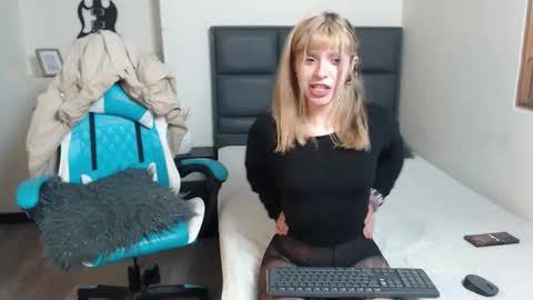 Snapshot of amnesiia_ chatting on 16, 10, 2025 Amnesia online show from 16, 10, 2025