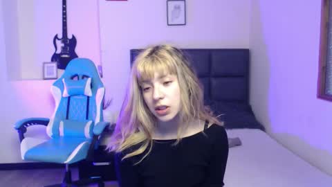 Snapshot of amnesiia_ chatting on 20, 10, 2025 Amnesia online show from 20, 10, 2025