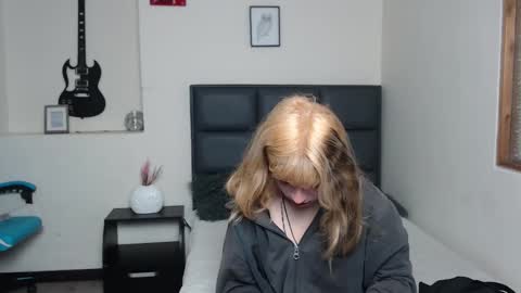 Snapshot of amnesiia_ chatting on 30, 10, 2025 Amnesia online show from 30, 10, 2025