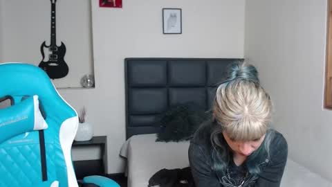 Snapshot of amnesiia_ chatting on 5, 11, 2025 Amnesia online show from 5, 11, 2025