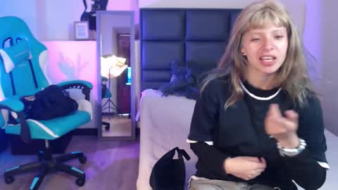 Snapshot of amnesiia_ chatting on 11, 11, 2025 Amnesia online show from 11, 11, 2025