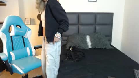 Snapshot of amnesiia_ chatting on 17, 11, 2025 Amnesia online show from 17, 11, 2025