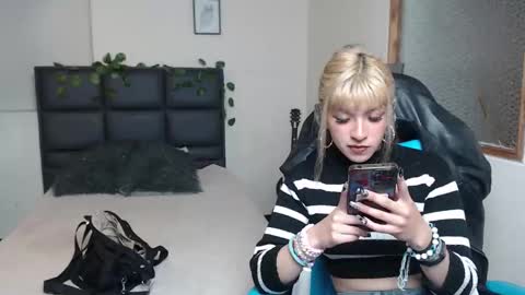 Snapshot of amnesiia_ chatting on 22, 11, 2025 Amnesia online show from 22, 11, 2025