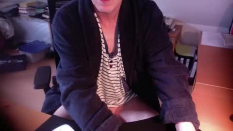 Amor2200 online show from 4, 10, 2025