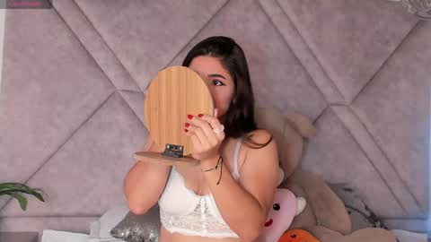 amora online show from 15, 4, 2026