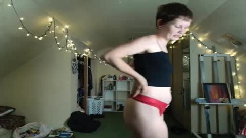 Snapshot of amoramystic chatting on 16, 10, 2025 Amora Mystic online show from 16, 10, 2025