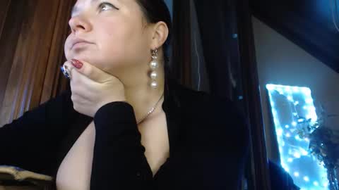 Snapshot of amorelara chatting on 5, 12, 2024 amorelara online show from 5, 12, 2024