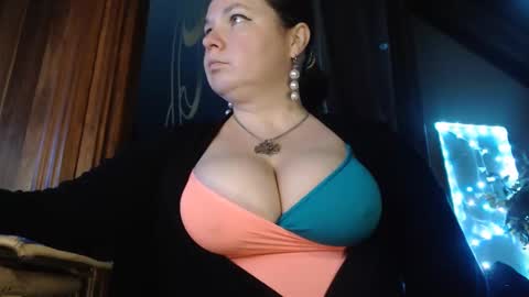 Snapshot of amorelara chatting on 5, 12, 2024 amorelara online show from 5, 12, 2024