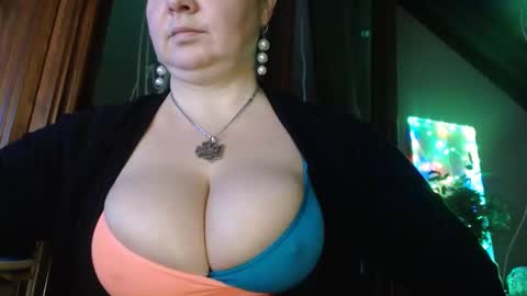 Snapshot of amorelara chatting on 10, 12, 2024 amorelara online show from 10, 12, 2024