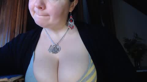 Snapshot of amorelara chatting on 1, 2, 2025 amorelara online show from 1, 2, 2025