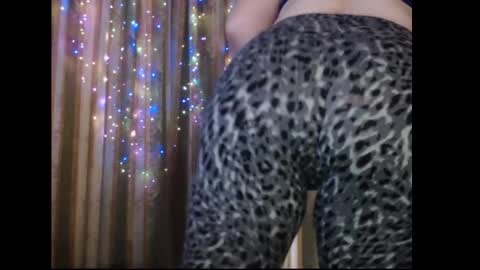 Snapshot of amorelara chatting on 19, 11, 2025 amorelara online show from 19, 11, 2025