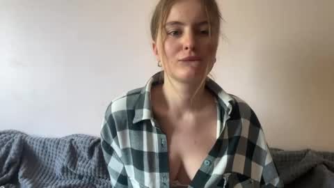 Snapshot of amorelle_ chatting on 21, 4, 2026 amorelle_ online show from 21, 4, 2026
