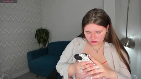 AmyGMT 2 Mon-Sun  0300am-0900am  online show from 7, 11, 2025