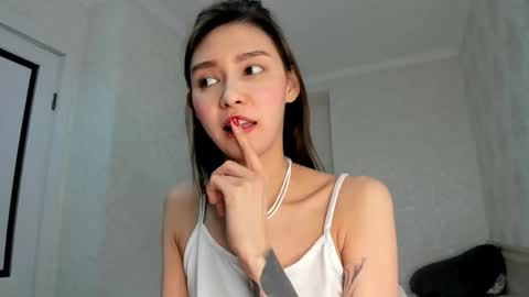 Snapshot of amy_alle chatting on 5, 10, 2025 Amy online show from 5, 10, 2025