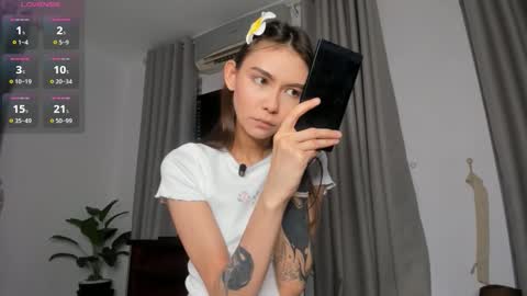 Snapshot of amy_alle chatting on 19, 11, 2025 Amy online show from 19, 11, 2025