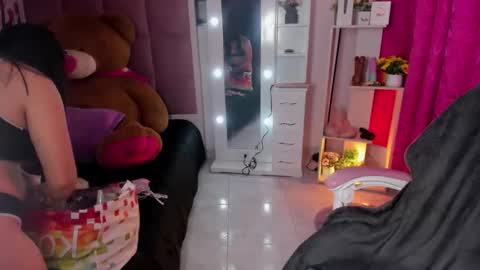 Amy Hoy69 online show from 4, 4, 2026