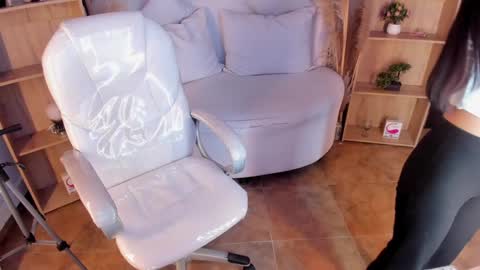     online show from 4, 12, 2024