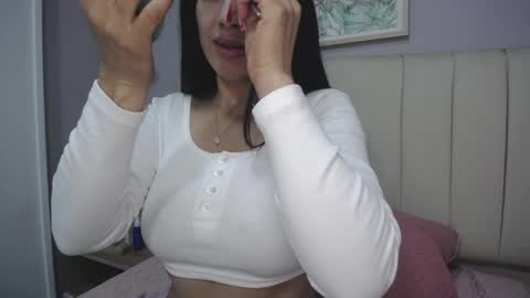 Snapshot of amy_le chatting on 14, 12, 2024 Amy online show from 14, 12, 2024