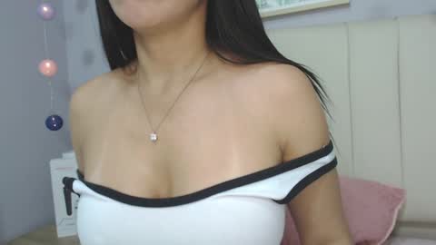 Snapshot of amy_le chatting on 6, 2, 2025 Amy online show from 6, 2, 2025