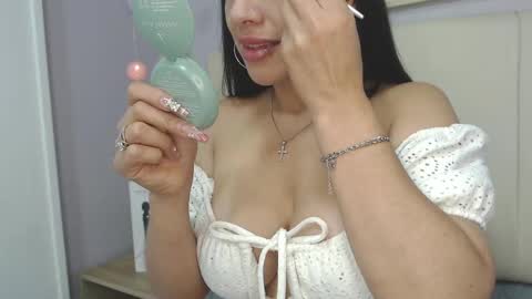 Snapshot of amy_le chatting on 19, 2, 2025 Amy online show from 19, 2, 2025