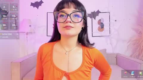 Snapshot of amy_lit chatting on 23, 10, 2025 Hello I am Allison Welcome to my room and let is have a good time together whith me online show from 23, 10, 2025