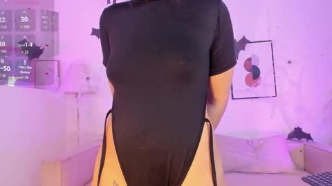 Snapshot of amy_lit chatting on 27, 10, 2025 Hello I am Allison Welcome to my room and let is have a good time together whith me online show from 27, 10, 2025