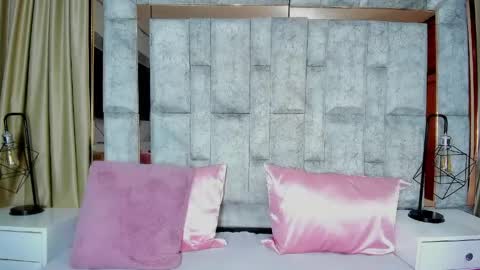 Emy Noa  online show from 11, 4, 2026