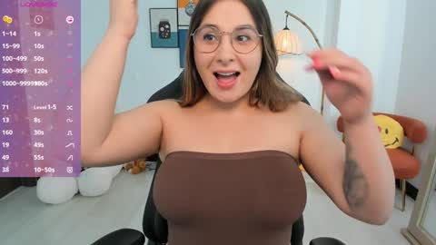 Snapshot of amy_ross1 chatting on 7, 1, 2025 Daniela M online show from 7, 1, 2025