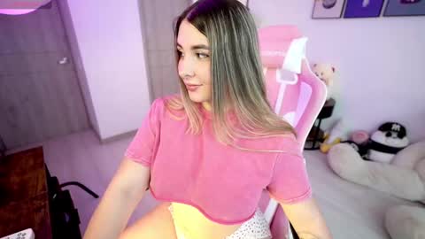 Snapshot of amy_ross1 chatting on 13, 10, 2025 Daniela M online show from 13, 10, 2025