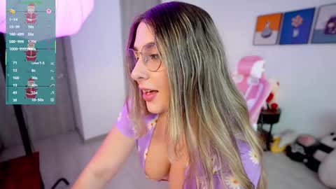 Snapshot of amy_ross1 chatting on 30, 11, 2025 Daniela M online show from 30, 11, 2025