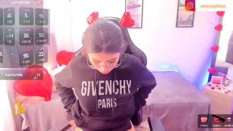 Snapshot of amy_sophiaa chatting on 5, 2, 2025 Amy sophia 3 online show from 5, 2, 2025