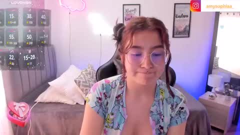 Snapshot of amy_sophiaa chatting on 7, 3, 2025 Amy sophia 3 online show from 7, 3, 2025