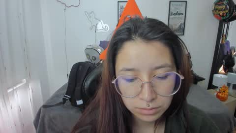 Snapshot of amy_sophiaa chatting on 27, 10, 2025 Amy sophia 3 online show from 27, 10, 2025