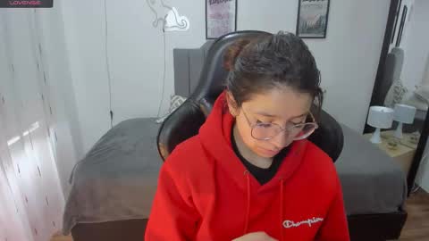 Snapshot of amy_sophiaa chatting on 3, 11, 2025 Amy sophia 3 online show from 3, 11, 2025