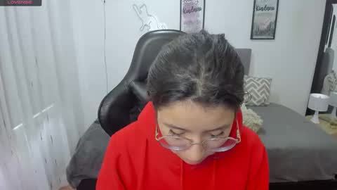 Snapshot of amy_sophiaa chatting on 7, 11, 2025 Amy sophia 3 online show from 7, 11, 2025