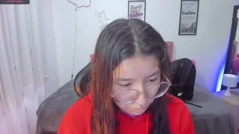 Snapshot of amy_sophiaa chatting on 8, 11, 2025 Amy sophia 3 online show from 8, 11, 2025