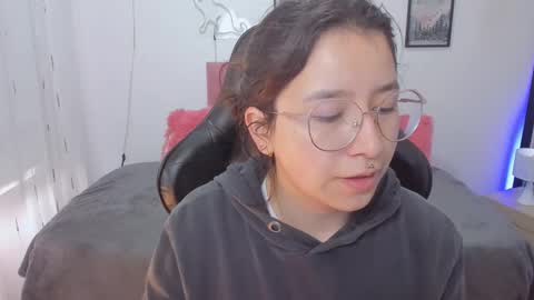 Snapshot of amy_sophiaa chatting on 10, 11, 2025 Amy sophia 3 online show from 10, 11, 2025