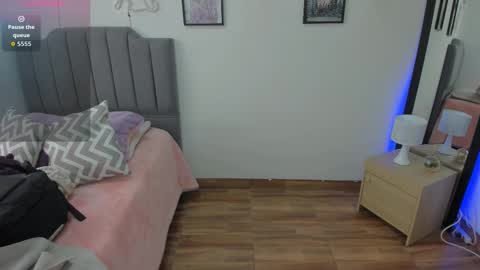 Snapshot of amy_sophiaa chatting on 17, 11, 2025 Amy sophia 3 online show from 17, 11, 2025