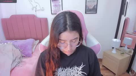 Snapshot of amy_sophiaa chatting on 21, 11, 2025 Amy sophia 3 online show from 21, 11, 2025