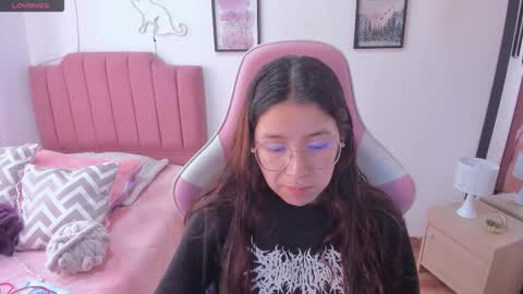 Snapshot of amy_sophiaa chatting on 3, 12, 2025 Amy sophia 3 online show from 3, 12, 2025