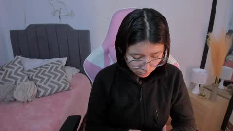 Amy sophia 3 online show from 11, 4, 2026